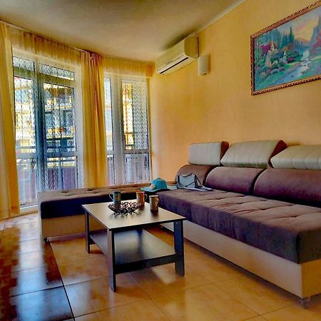 Central Plaza Apartment Pantai Sunny Bagian luar foto
