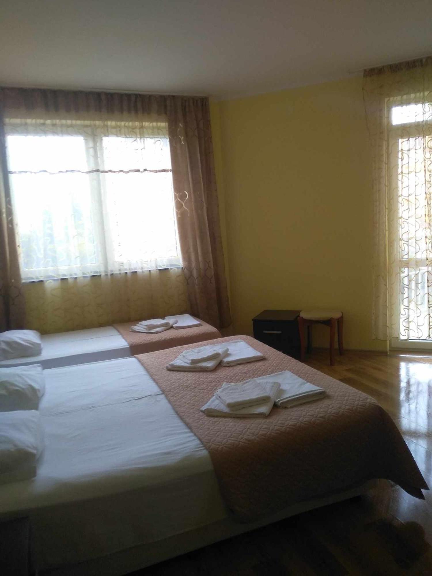 Central Plaza Apartment Pantai Sunny Bagian luar foto